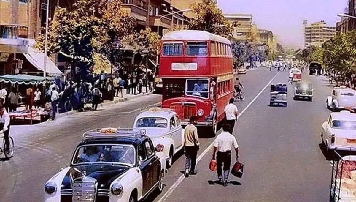 تهرانِ دهه ۵۰؛ وقتی دوچرخه، وسیله گشت‌وگذار توریست‌ها بود

