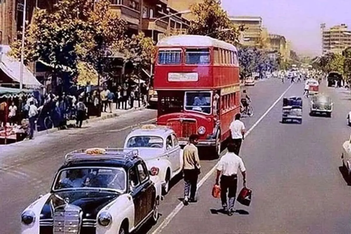 تهرانِ دهه ۵۰؛ وقتی دوچرخه، وسیله گشت‌وگذار توریست‌ها بود

