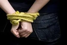 دختر جوان رباینده اش را بخشید