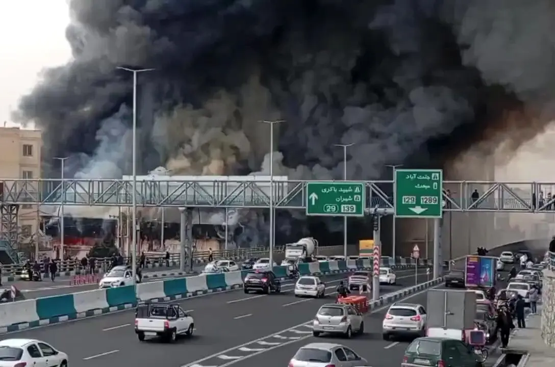 آتش‌سوزی مهیب در بازارچه جنت‌آبادِ تهران