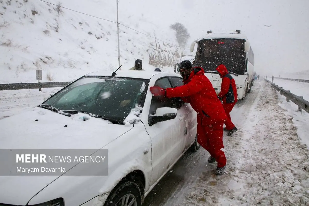 تصاویر؛ گیر کردن خودروها در گردنه برفی امین‌الله بجنورد 8
