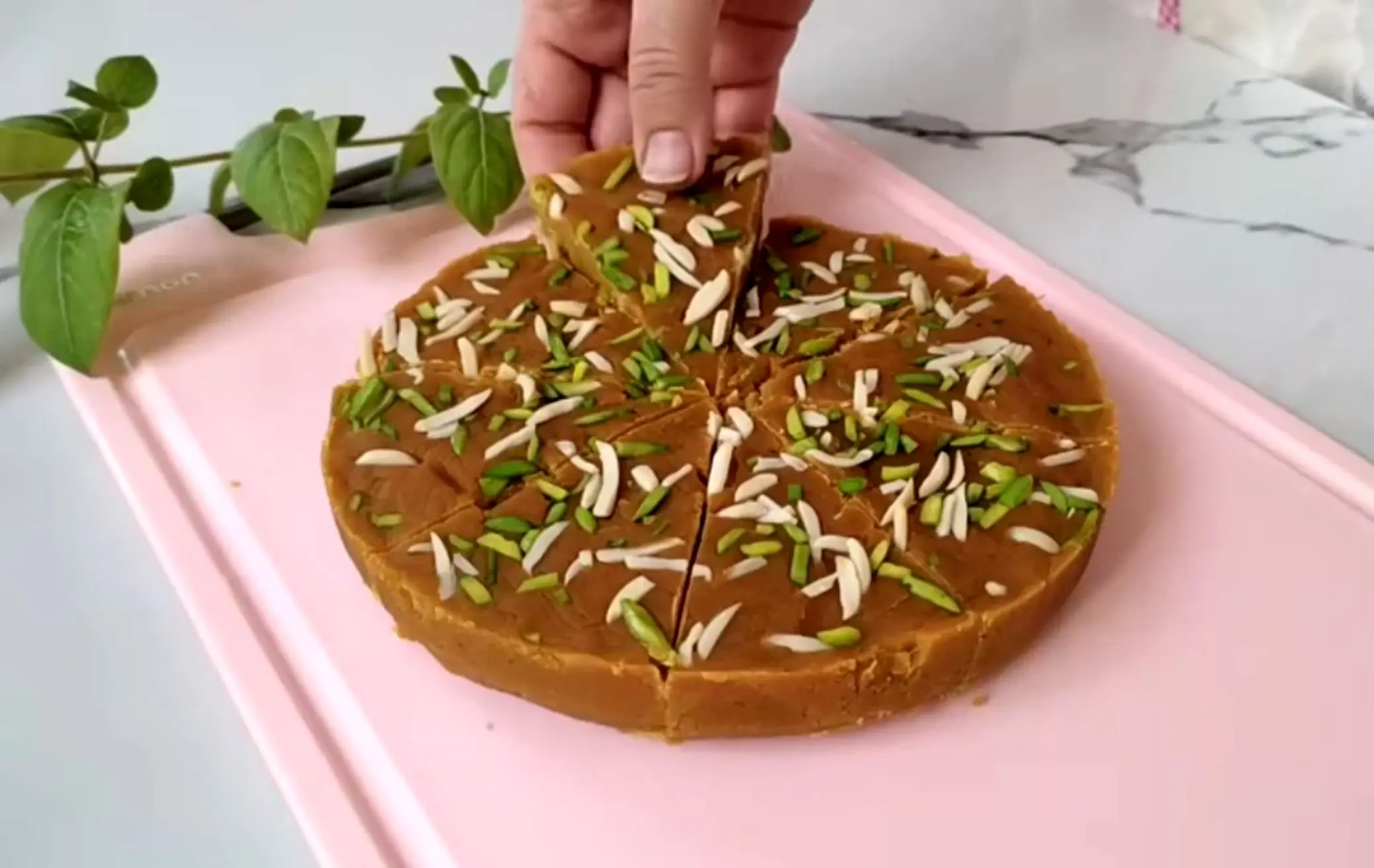 ببینید؛ طرز تهیه حلوا قالبی بدون آرد و بدون شکر