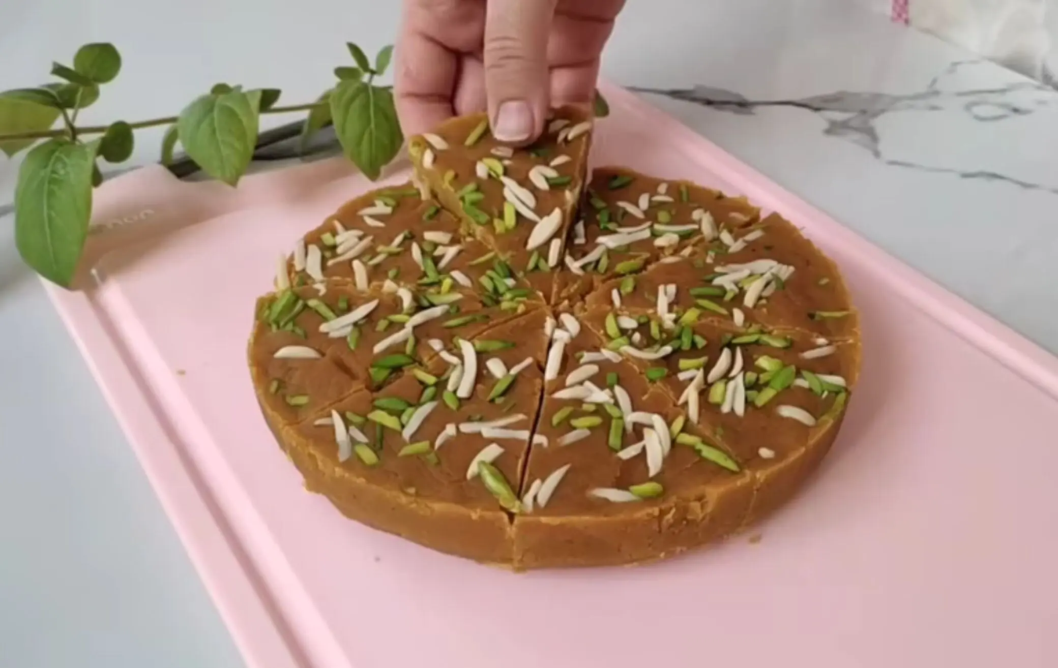 ببینید؛ طرز تهیه حلوا قالبی بدون آرد و بدون شکر