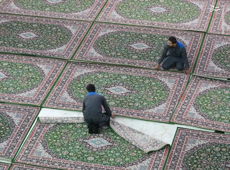 شایعه جمع آوری فرش های حرم امام حسین به دستور آیت الله سیستانی + واکنش مرکز احکام