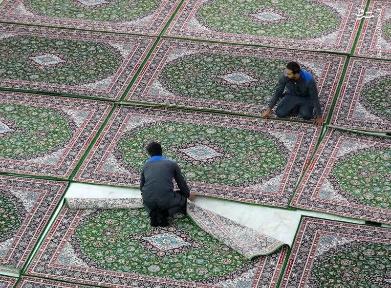 شایعه جمع آوری فرش های حرم امام حسین به دستور آیت الله سیستانی + واکنش مرکز احکام