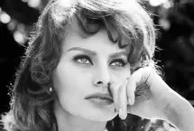 سوفیا لورن و ۳ بازیگر مشهور هالیوودی در کنار برج ایفل؛ ۶۳ سال پیش