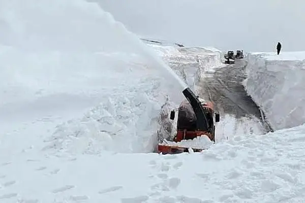 نبرد دشوار با برف ۵ متری در ترکیه
