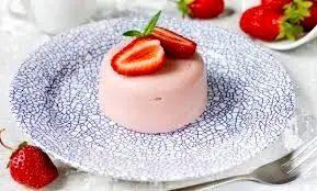طرز تهیه دسر دیلایت توت فرنگی

