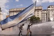اعتراض شدید مردم آرژانتین به تصمیمات دولت
