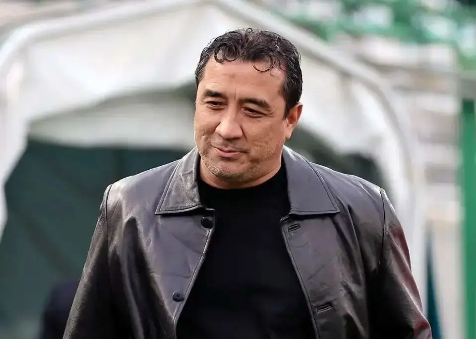 خداداد عزیزی مقابل دوربین‌ها رسما عذرخواهی کرد