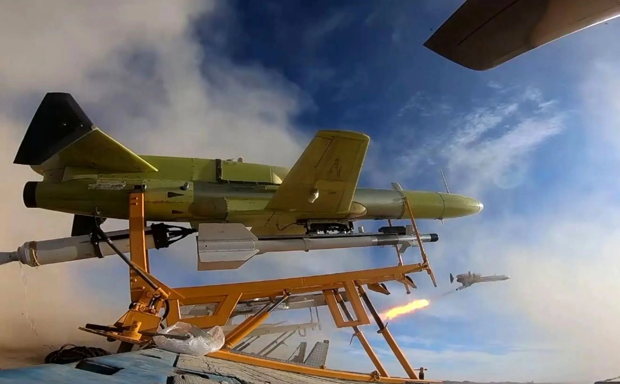 سپاه پاسداران: دو پهپاد و یک موشک کروز منهدم شدند
