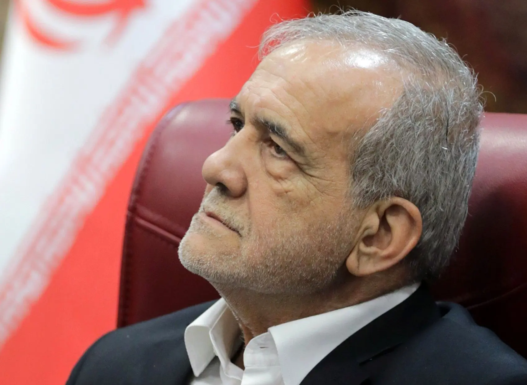 رئیس‌جمهور در صف نماز ظهر عاشورای تبریز