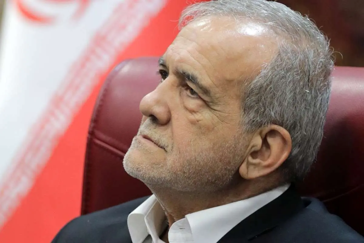 رئیسجمهور در صف نماز ظهر عاشورای تبریز