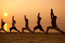 
یوگای داغ چیست؟ / آیا خطراتش به فواید شگفت‌انگیزش می‌ارزد؟