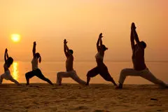 
یوگای داغ چیست؟ / آیا خطراتش به فواید شگفت‌انگیزش می‌ارزد؟