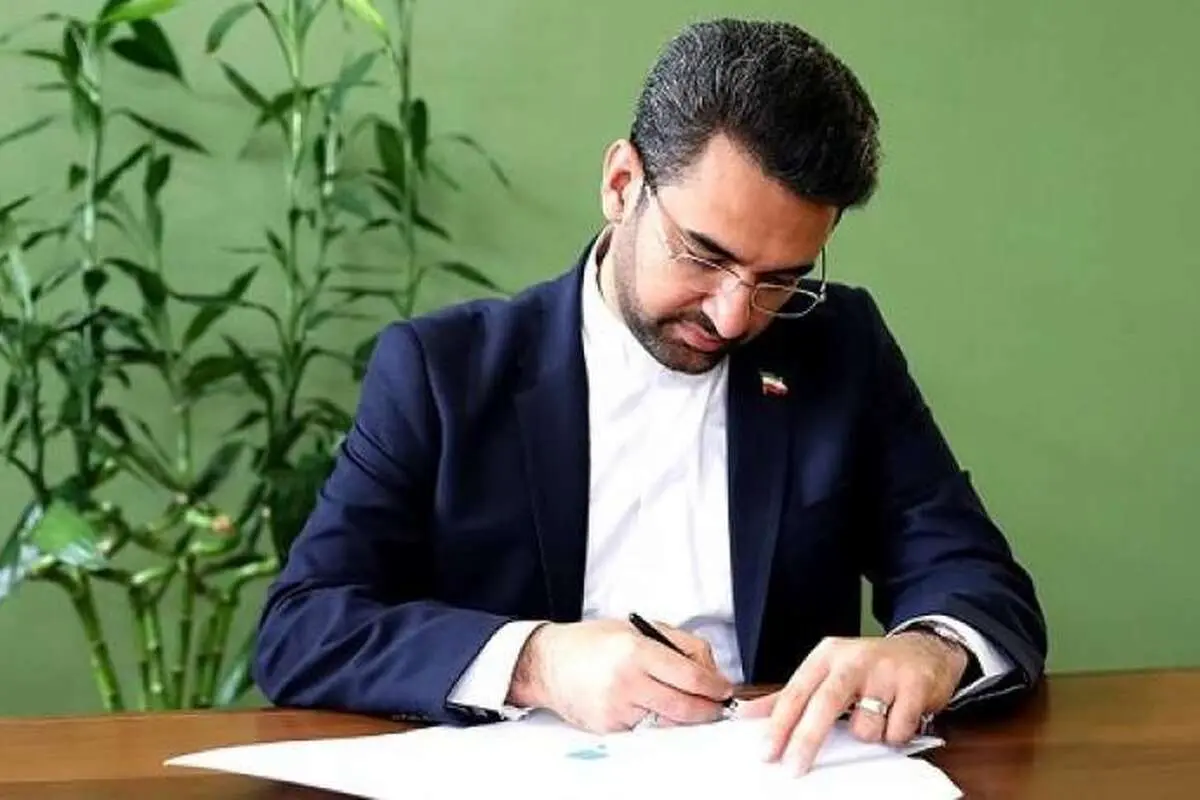 واکنش آذری جهرمی به کاهش ساعات کار کارکنان دولت/ به استهزا کشیدن مفهوم بهره‌وری است

