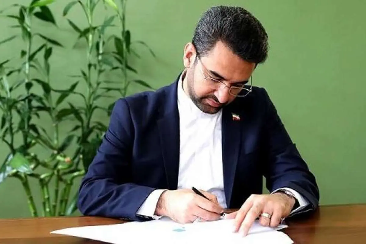 پاسخ آذری جهرمی به انتقاد رسایی: بناست پاسخگو باشیم


