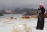 رقص و اسکی با دشداشه عربستانی‌ها در برف