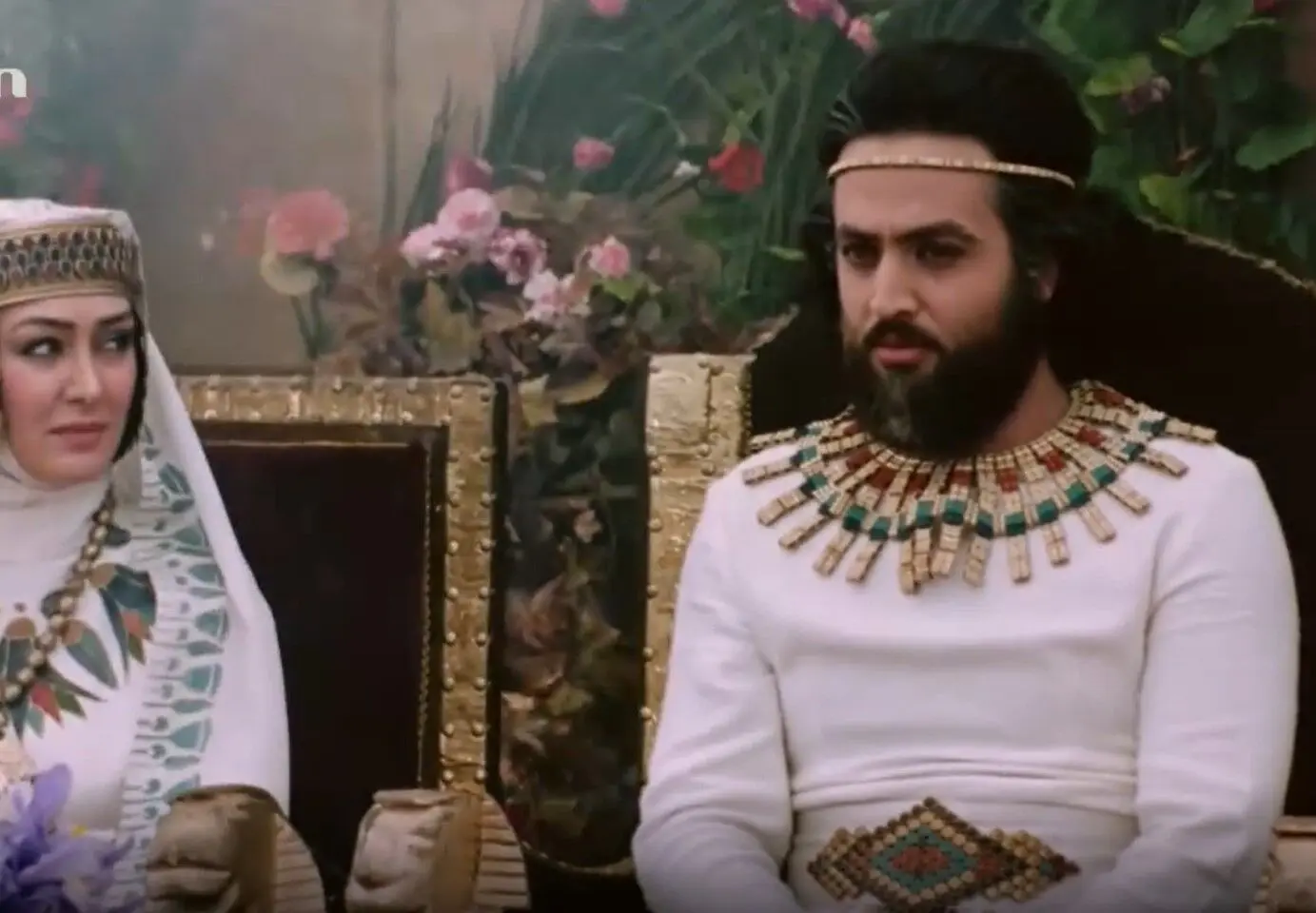 «یوزارسیف» و «فرج‌الله سلحشور» در حال تمرین «شمشیرزنی» در پشت‌صحنه 
