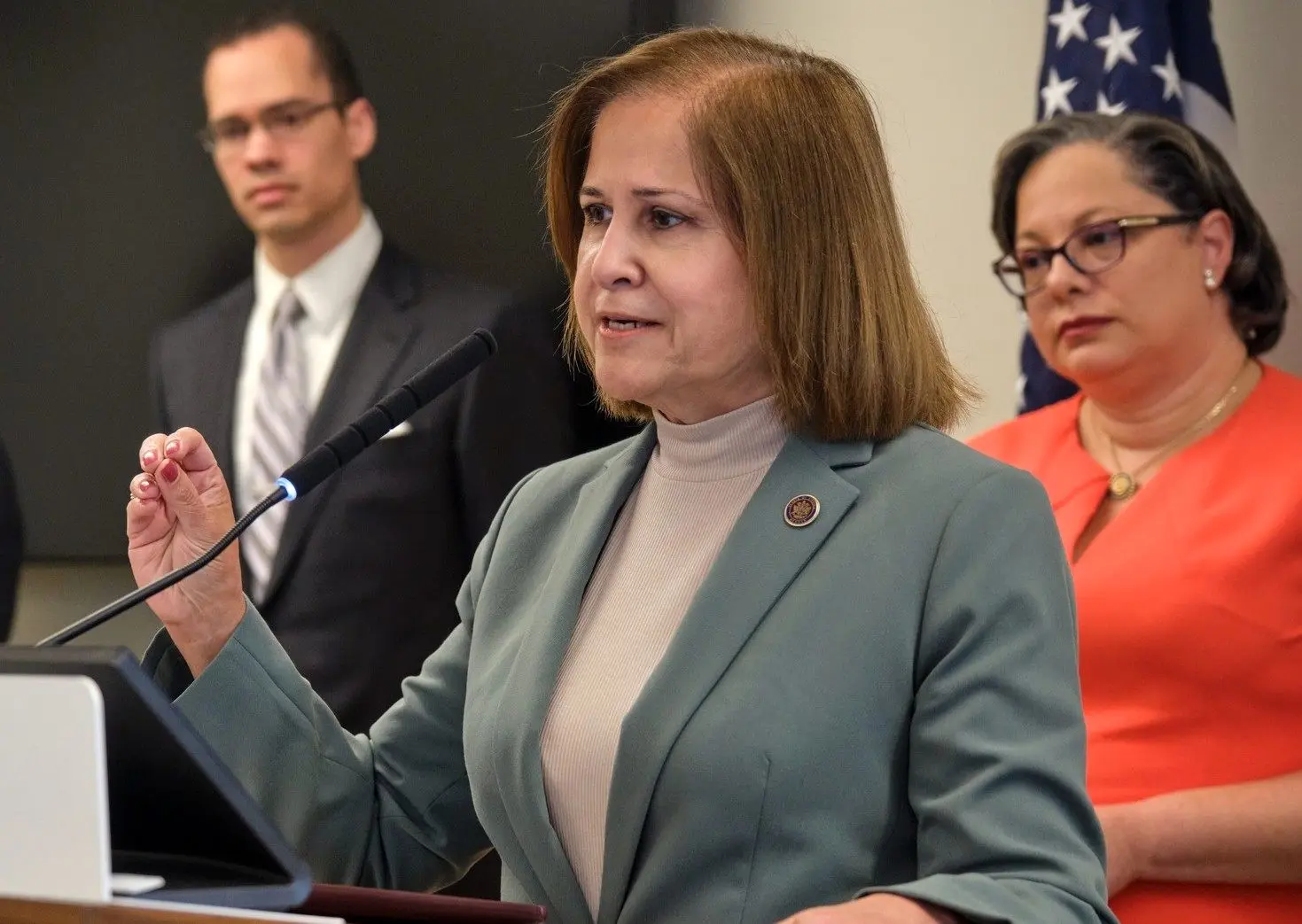 غزاله هاشمی؛ نخستین مسلمان زنی که معاون فرماندار یک ایالت در آمریکا شد
