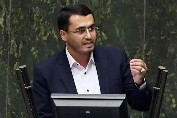 متفکر آزاد: تا وقتی که غرقابی آبیاری می‌کنیم احیای دریاچه ارومیه مشکل است