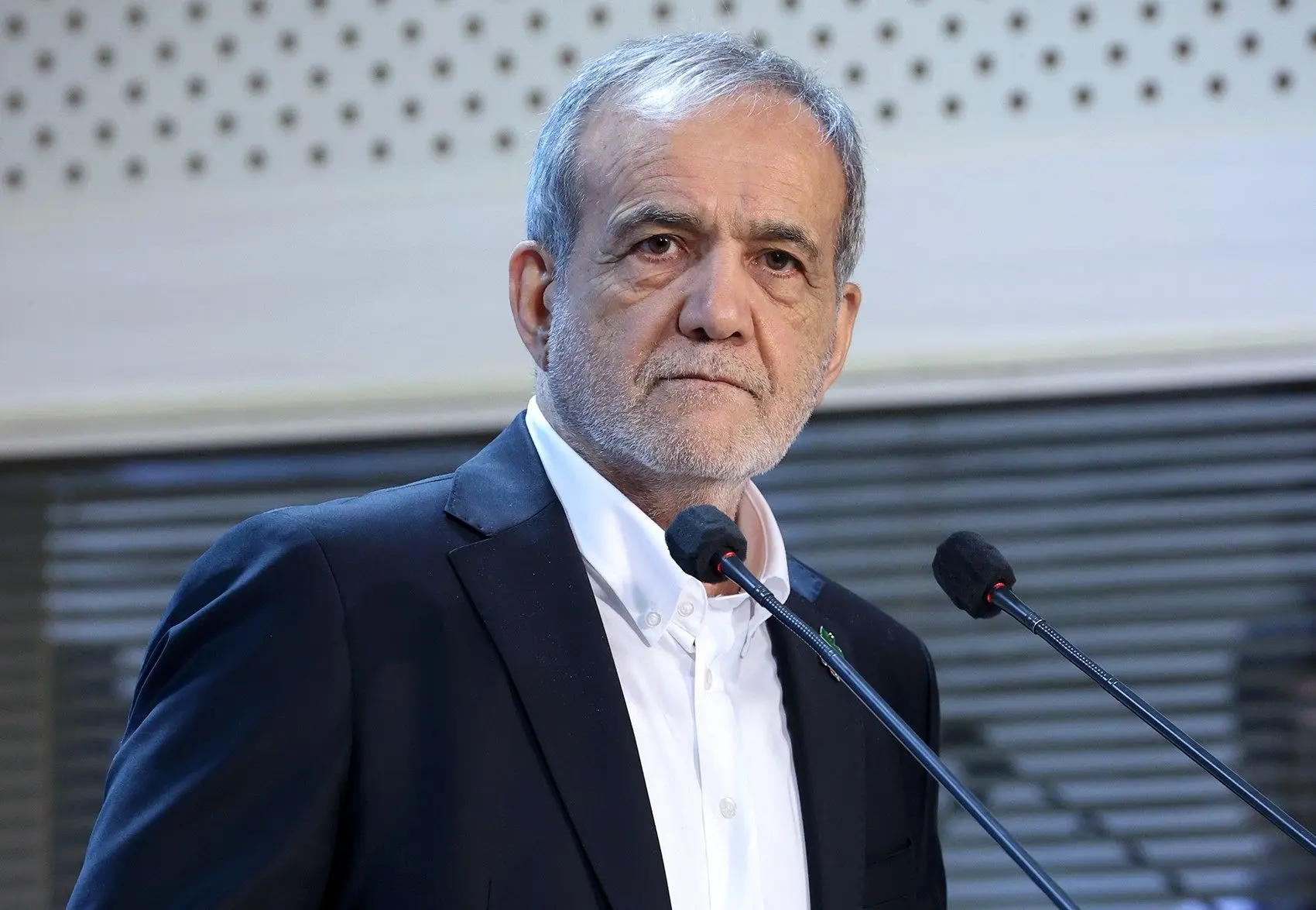 پزشکیان: نظرسنجی‌ها نشان داد مردم از دولت ناراضی‌اند