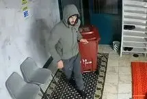 سرقت از صندوق نذورات مسجد با رعایت آداب اسلامی!