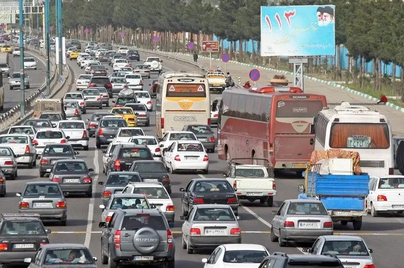 آخرین وضعیت جاده‌های کشور؛ ترافیک در محورهای ورودی تهران