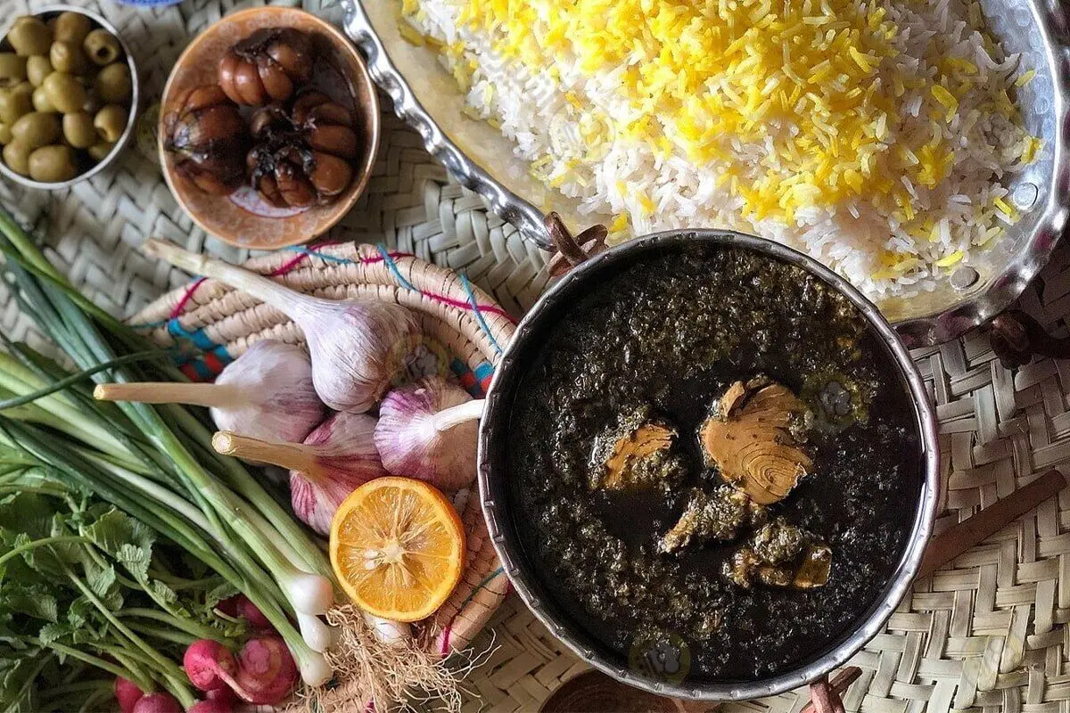 طرز تهیه قلیه تن ماهی؛ یک غذای جنوبی خوش‌طعم و سریع