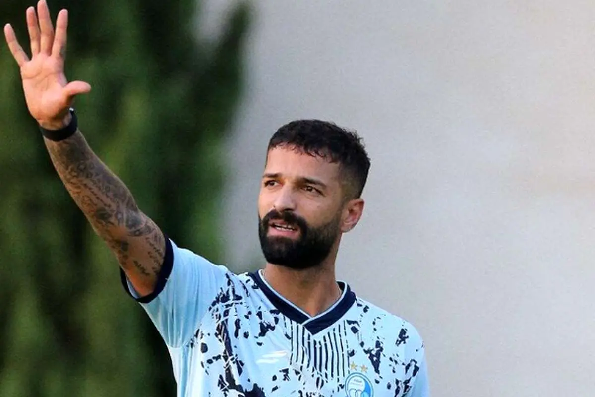 مدافع جنجالی استقلال اخراج نمی‌شود!