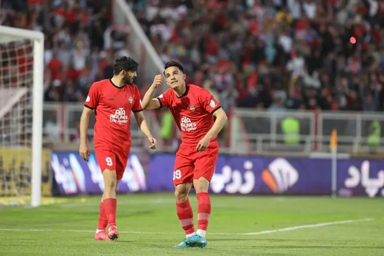 وقتی پرسپولیسی‌های تراکتور پیراهن حسین‌زاده را به ترابی دادند!