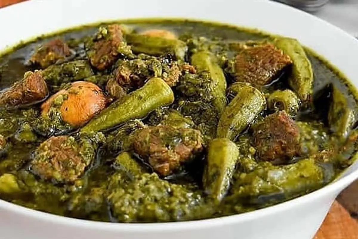 طرز تهیه خورش بامیه با سبزی؛ خوشمزهترین ورژن خورش بامیه