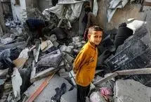 کودکان غزه بر ویرانه‌های خانه‌ها شادی می‌جویند