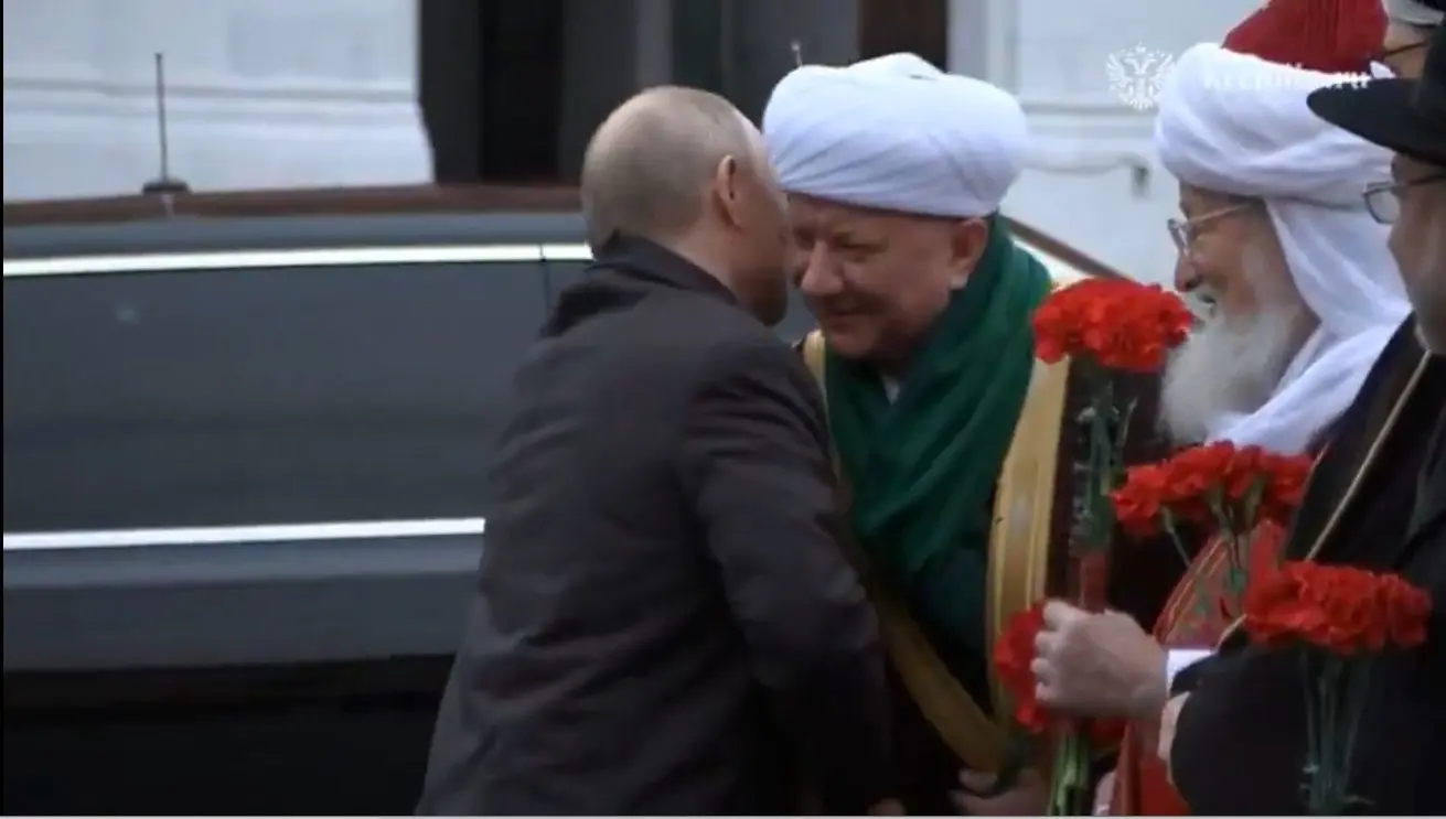 ادای احترام پوتین به روحانیون