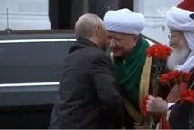 ادای احترام پوتین به روحانیون