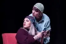 پشت صحنه نمایش باران اسیدی با حضور حمیدرضا پگاه، کیسان دیباج و نفس بازغی