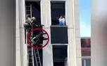 سقوط آتش‌نشان روس از طبقه سوم یک ساختمان