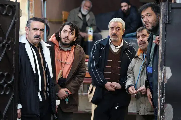 تقلید صدای حسن معجونی در سریال «اسباب زحمت» سعید آقاخانی
