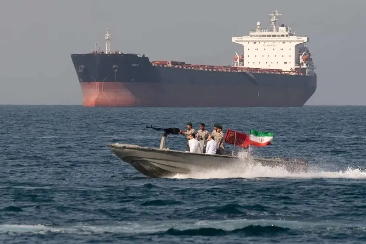معاون سپاه: تنگه هرمز باز نیست