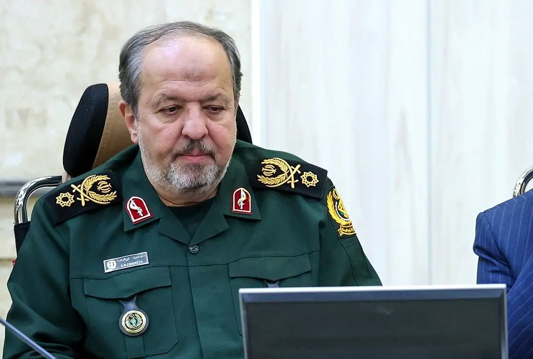 سرپرست وزارت دفاع: ایران در جنگ احتمالی قدرتمندتر از گذشته عمل خواهد کرد