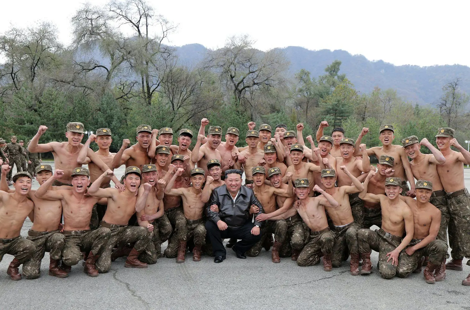 قدرت‌نمایی نخبه‌ترین نیروهای ارتش کره شمالی مقابل کیم