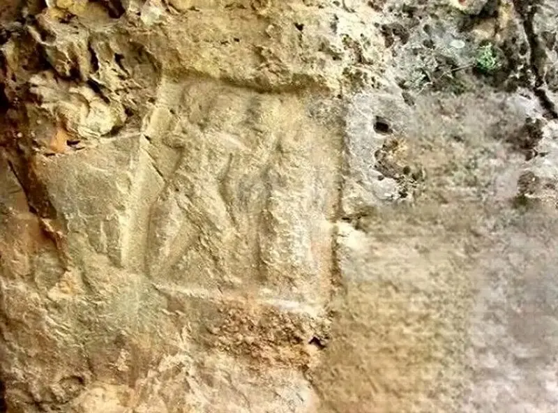 کتیبه نبرد پهلوان و مار