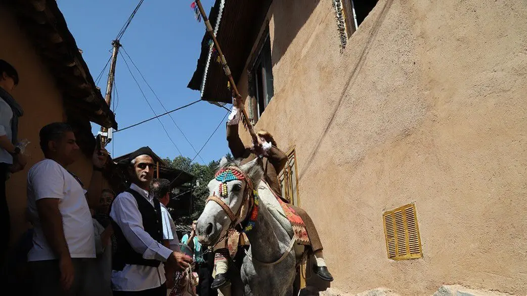 تصاویر؛ از کشتی محلی تا عروس‌کشان؛ کندلوس میزبان آیین فردینه‌ ماه