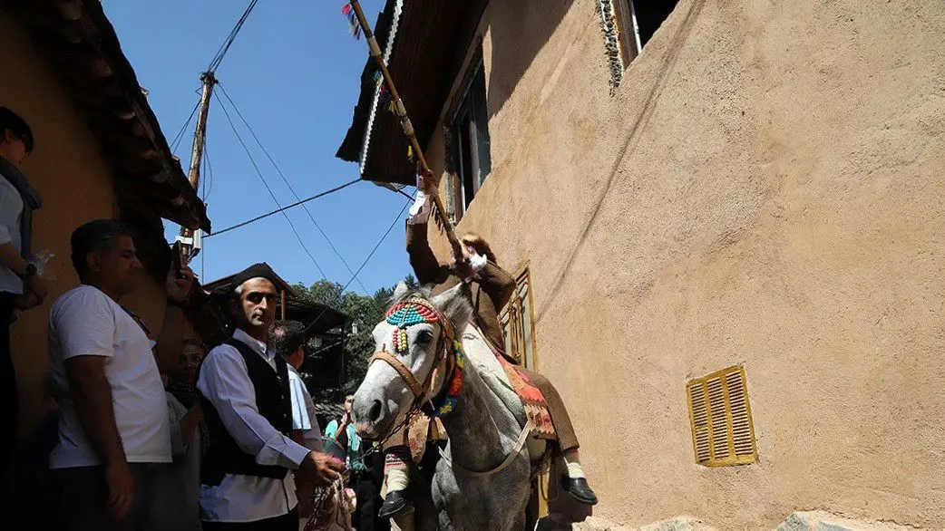 تصاویر؛ از کشتی محلی تا عروس‌کشان؛ کندلوس میزبان آیین فردینه‌ ماه