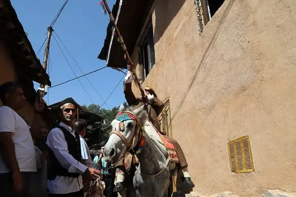 تصاویر؛ از کشتی محلی تا عروس‌کشان؛ کندلوس میزبان آیین فردینه‌ ماه