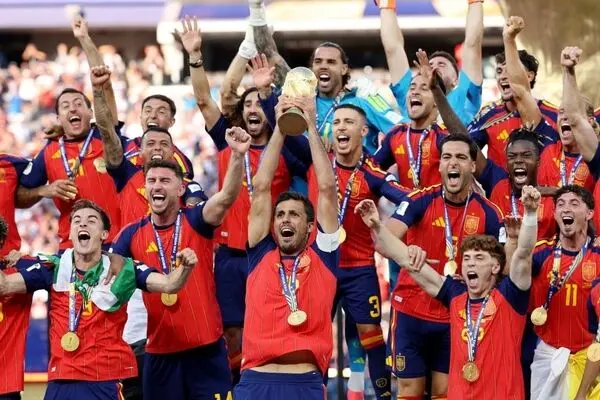ببینید؛ لحظه بالا بردن و مراسم اهدای کاپ جام جهانی 2026 به اسپانیا