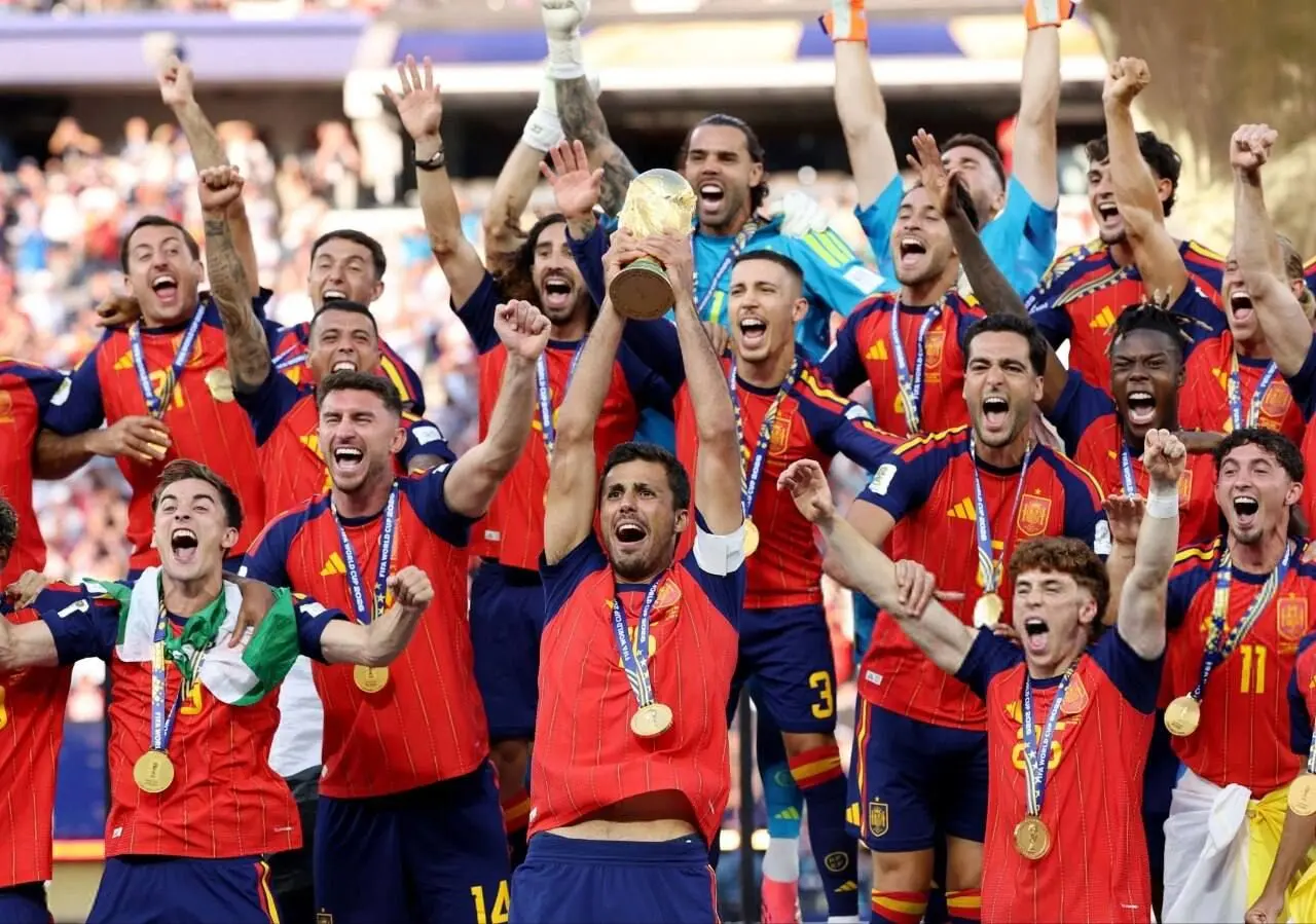 ببینید؛ لحظه بالا بردن و مراسم اهدای کاپ جام جهانی 2026 به اسپانیا