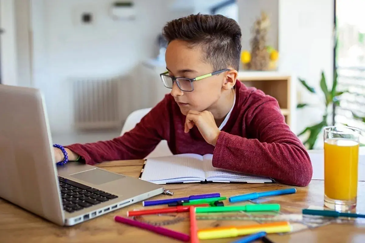 ساعات کلاس‌های درسی دانش‌آموزان در «شاد» 