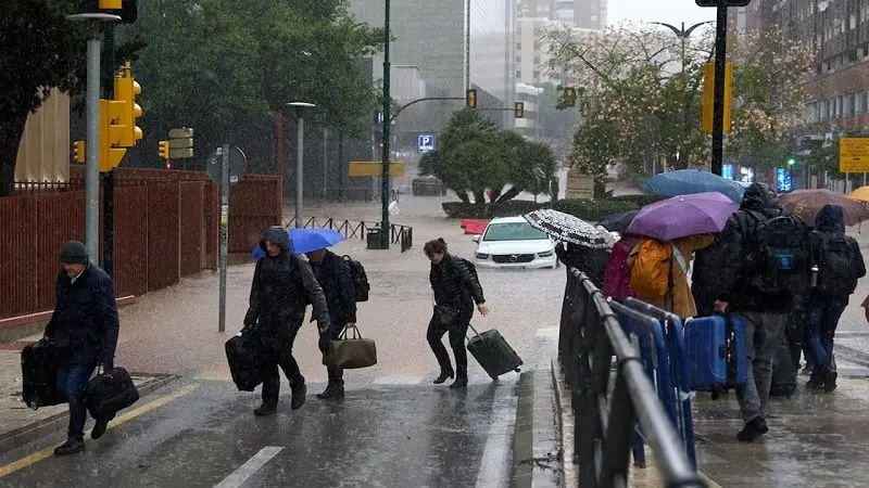 کیهان: رفاه نه، همجنس‌گرایی و خیانت در غرب بیداد می‌کند
