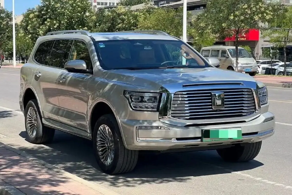 لندکروز چینی به ایران نرسیده تغییر کرد